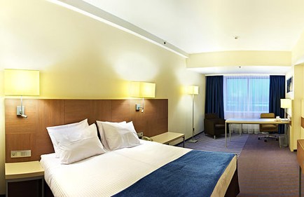    Holiday Inn     