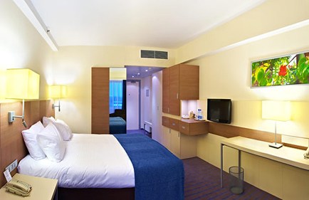   Holiday Inn     
