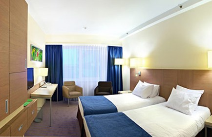    Holiday Inn     
